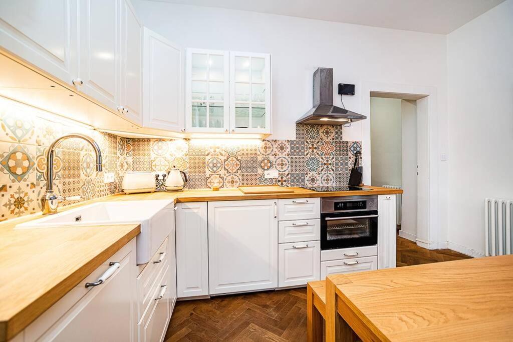 Apartmán Elegant, Modern, 2-Bed Flat By Museum Of Praha Exteriér fotografie